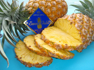 Choose a ripe pineapple